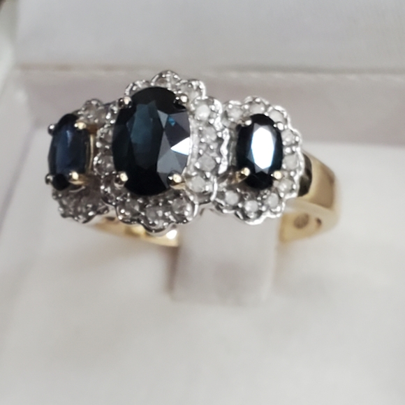10K Gold Ring - Picture 12 of 17